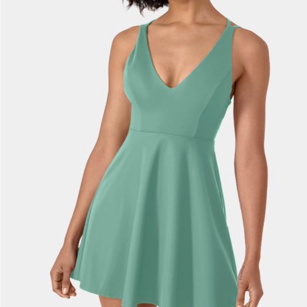 HALARA brand new, never worn “Everyday cross cross backless dress”